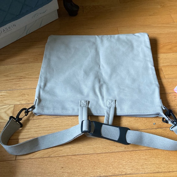 Tommy Bahama Bag - Picture 2 of 3